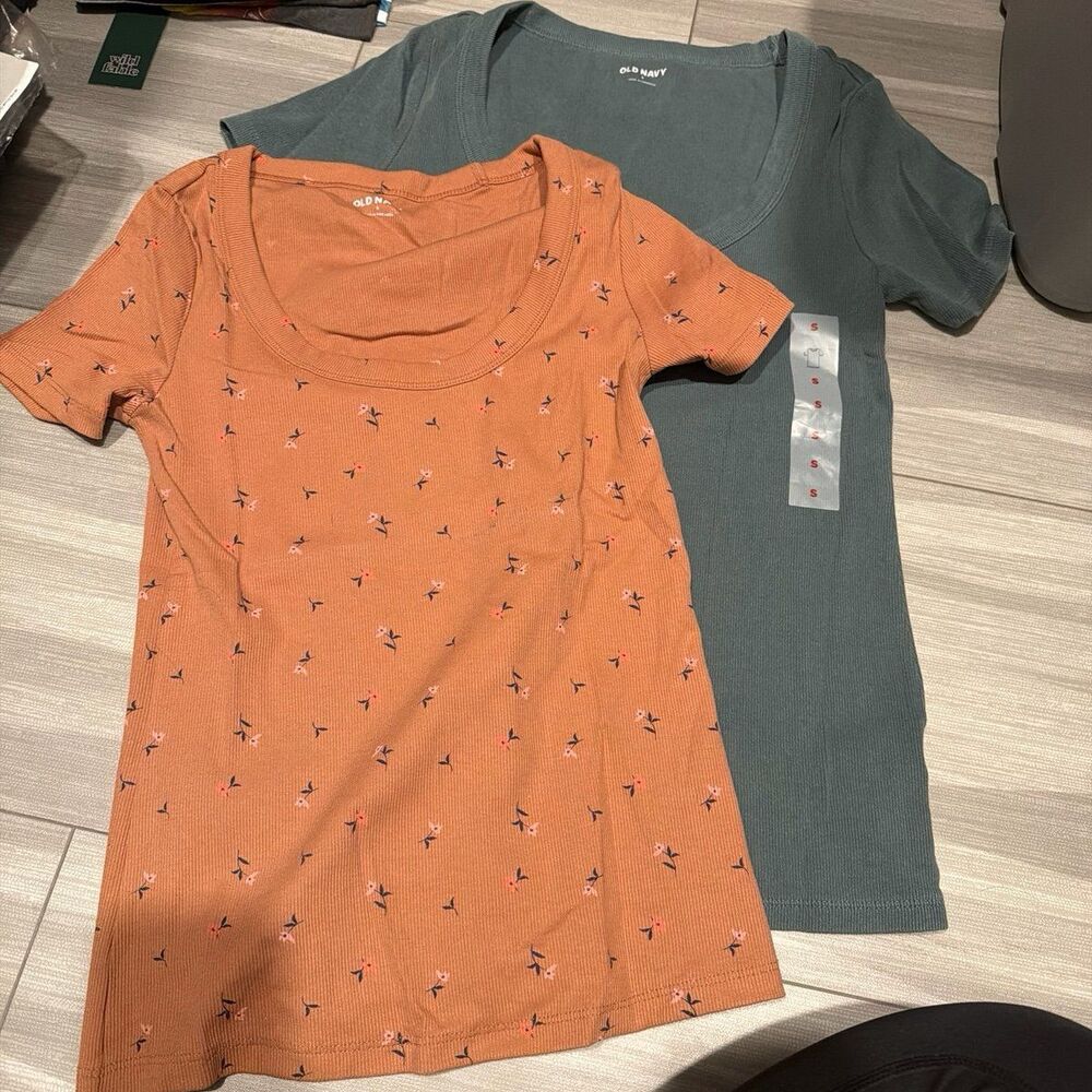 Two old navy tops